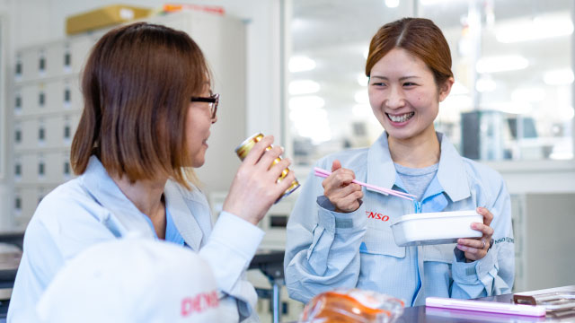 期間契約社員01 先輩社員の声 先輩社員の1日 株式会社デンソーエレクトロニクス デンソーグループ